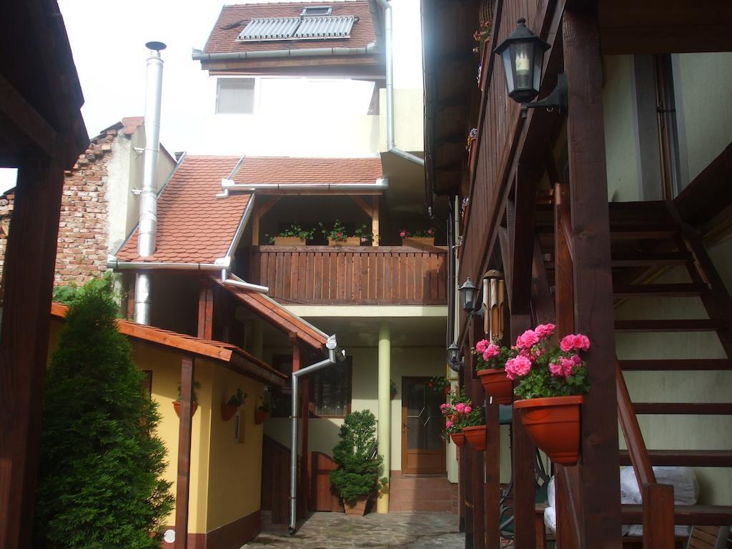 Pensiunea Cocosul Rosu Sibiu Habitación foto