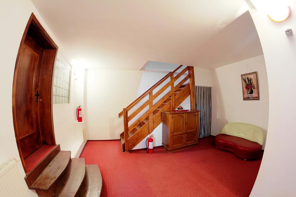 Pensiunea Cocosul Rosu Sibiu Habitación foto