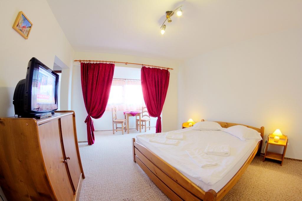 Pensiunea Cocosul Rosu Sibiu Habitación foto